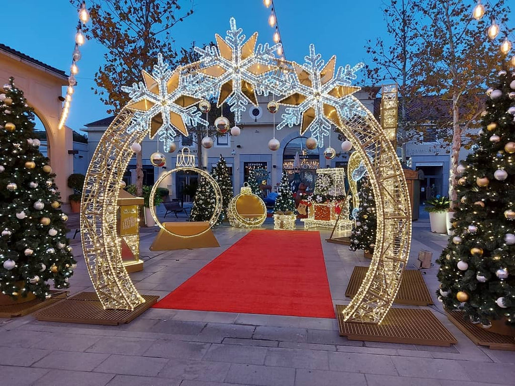 Giant Pre-Lit LED Walk-Through Snowflake Arch – Certified Lights